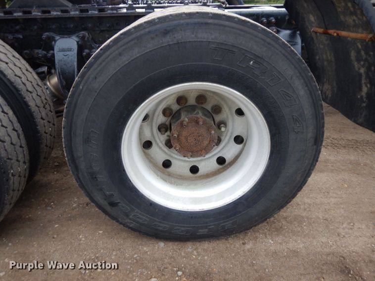 image for item MF9680 1998 Freightliner FLD112  semi truck