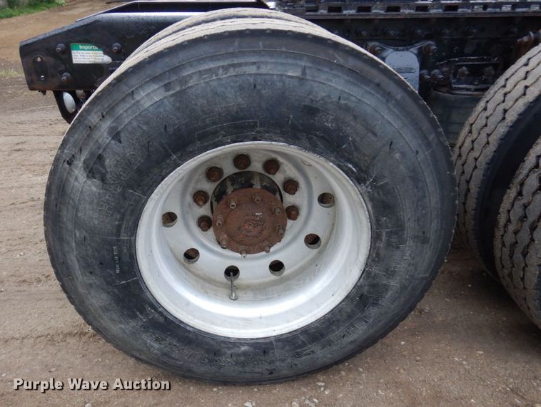 image for item MF9680 1998 Freightliner FLD112  semi truck