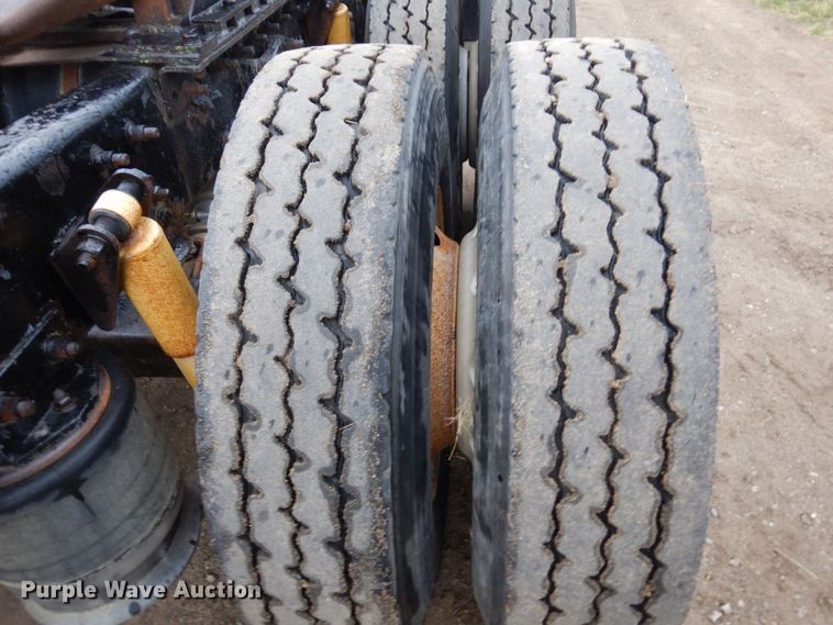 image for item MF9680 1998 Freightliner FLD112  semi truck