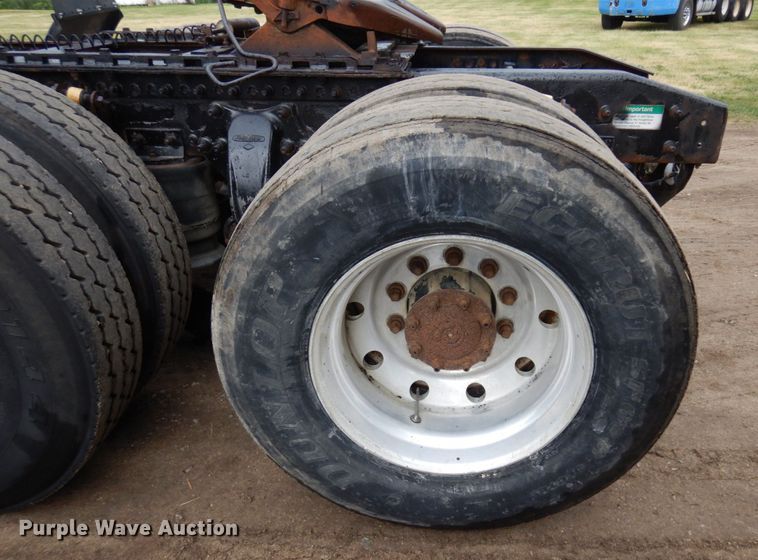 image for item MF9680 1998 Freightliner FLD112  semi truck