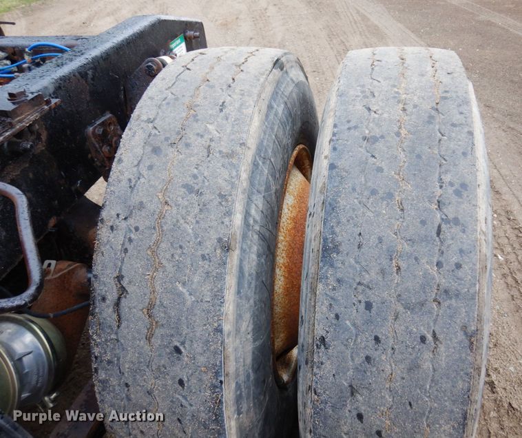 image for item MF9680 1998 Freightliner FLD112  semi truck