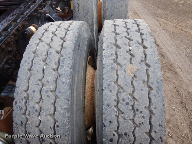 image for item MF9680 1998 Freightliner FLD112  semi truck