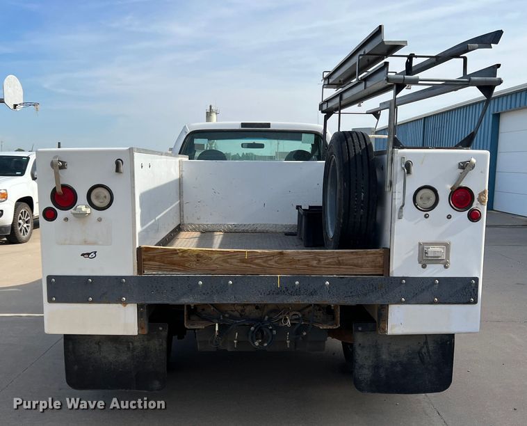 image for item DK7023 2000 Ford F450 Super Duty  utility / service truck