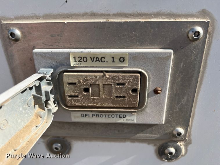 image for item DK7023 2000 Ford F450 Super Duty  utility / service truck