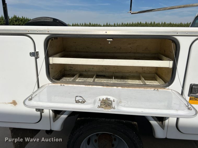 image for item DK7023 2000 Ford F450 Super Duty  utility / service truck