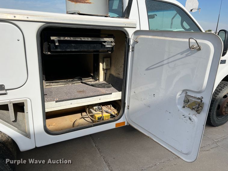 image for item DK7023 2000 Ford F450 Super Duty  utility / service truck