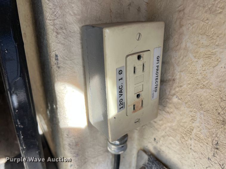 image for item DK7023 2000 Ford F450 Super Duty  utility / service truck