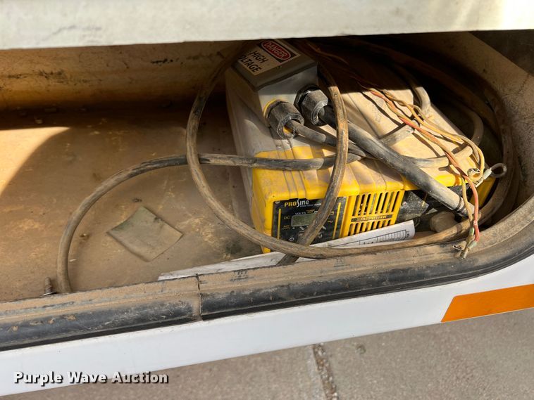 image for item DK7023 2000 Ford F450 Super Duty  utility / service truck