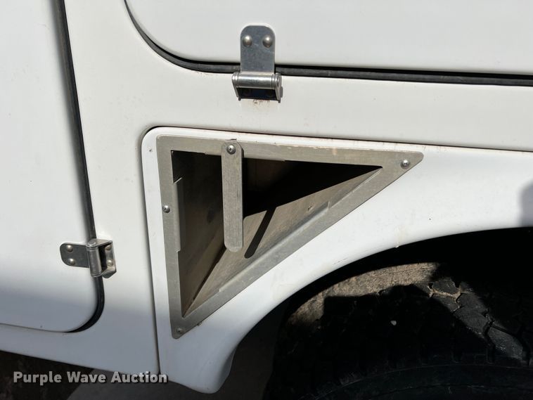 image for item DK7023 2000 Ford F450 Super Duty  utility / service truck