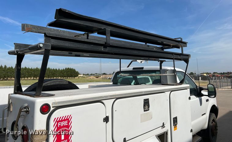 image for item DK7023 2000 Ford F450 Super Duty  utility / service truck