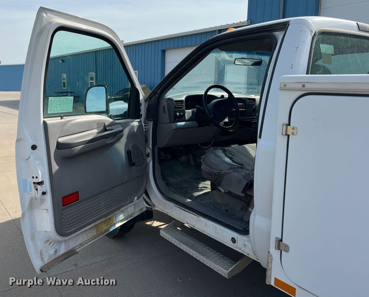 image for item DK7023 2000 Ford F450 Super Duty  utility / service truck