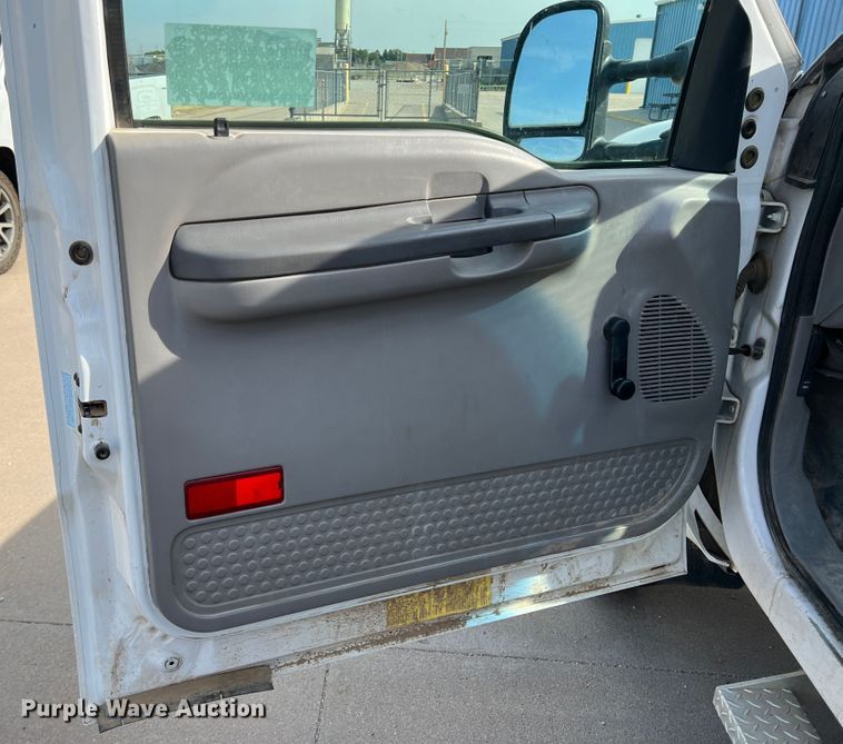 image for item DK7023 2000 Ford F450 Super Duty  utility / service truck