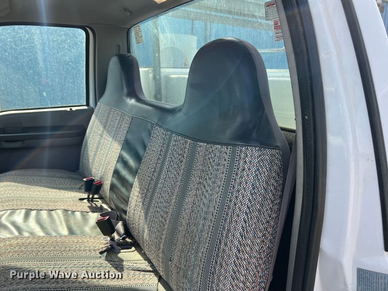 image for item DK7023 2000 Ford F450 Super Duty  utility / service truck