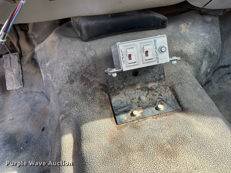 image for item DK7023 2000 Ford F450 Super Duty  utility / service truck