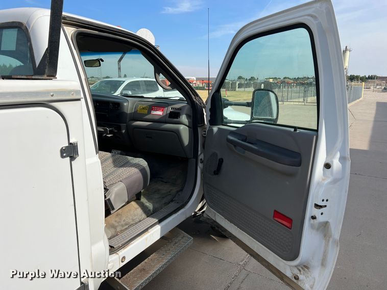 image for item DK7023 2000 Ford F450 Super Duty  utility / service truck