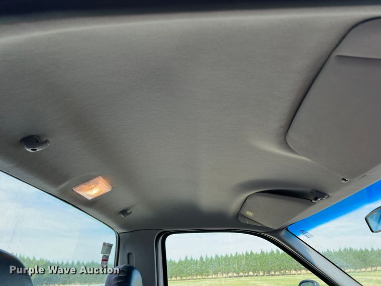 image for item DK7023 2000 Ford F450 Super Duty  utility / service truck