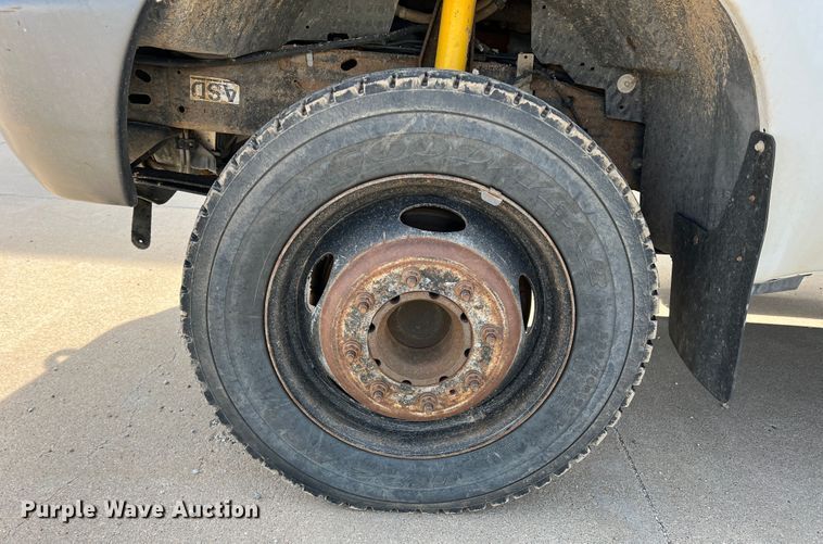 image for item DK7023 2000 Ford F450 Super Duty  utility / service truck