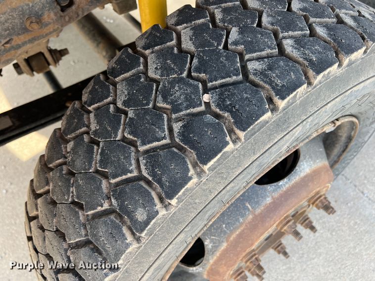 image for item DK7023 2000 Ford F450 Super Duty  utility / service truck