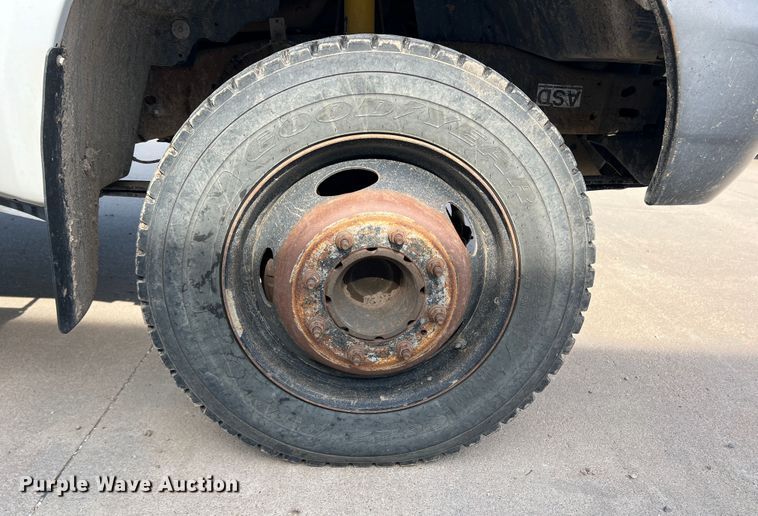 image for item DK7023 2000 Ford F450 Super Duty  utility / service truck