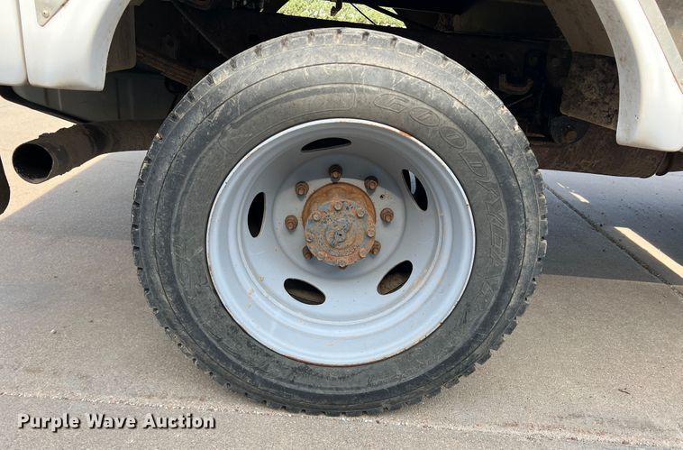 image for item DK7023 2000 Ford F450 Super Duty  utility / service truck