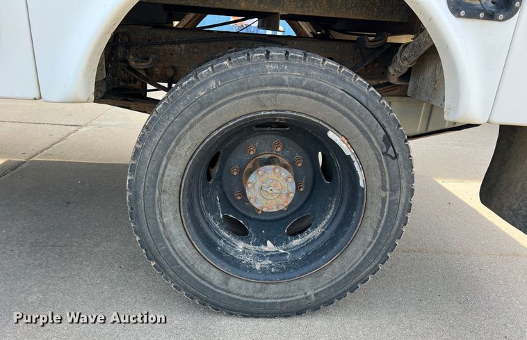 image for item DK7023 2000 Ford F450 Super Duty  utility / service truck