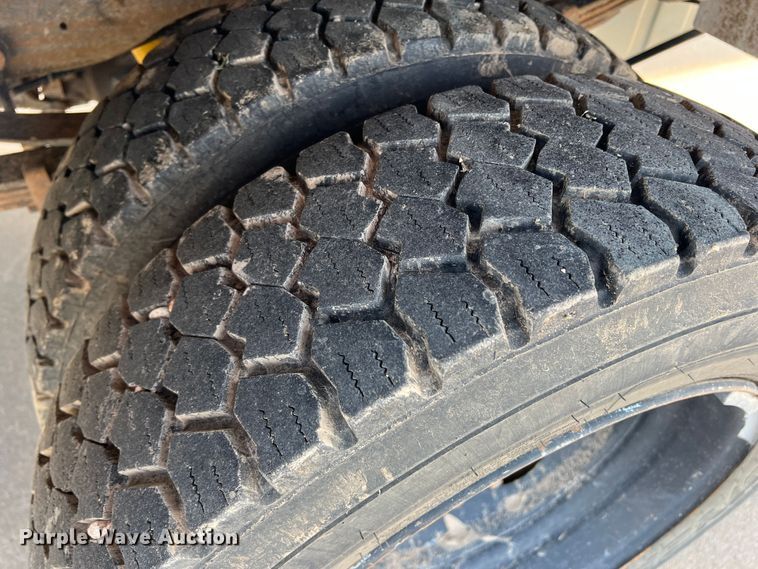 image for item DK7023 2000 Ford F450 Super Duty  utility / service truck