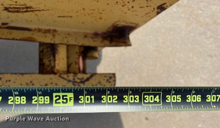 image for item DK7024 2000 Belshe DT-255  equipment trailer