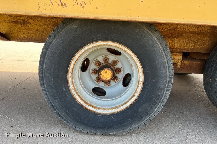 image for item DK7024 2000 Belshe DT-255  equipment trailer