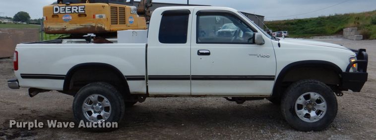 image for item DM2335 1996 Toyota T100  Ext. Cab pickup truck