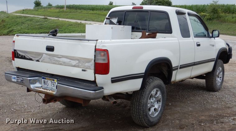 image for item DM2335 1996 Toyota T100  Ext. Cab pickup truck