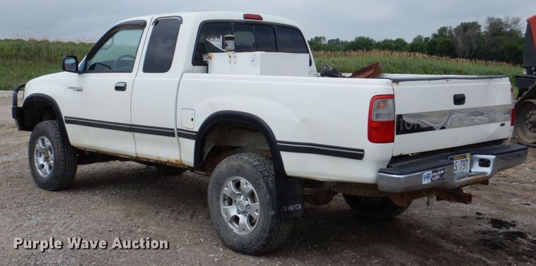 image for item DM2335 1996 Toyota T100  Ext. Cab pickup truck