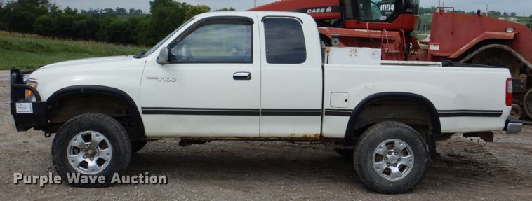 image for item DM2335 1996 Toyota T100  Ext. Cab pickup truck
