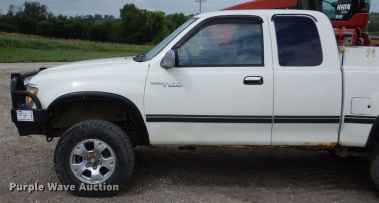 image for item DM2335 1996 Toyota T100  Ext. Cab pickup truck