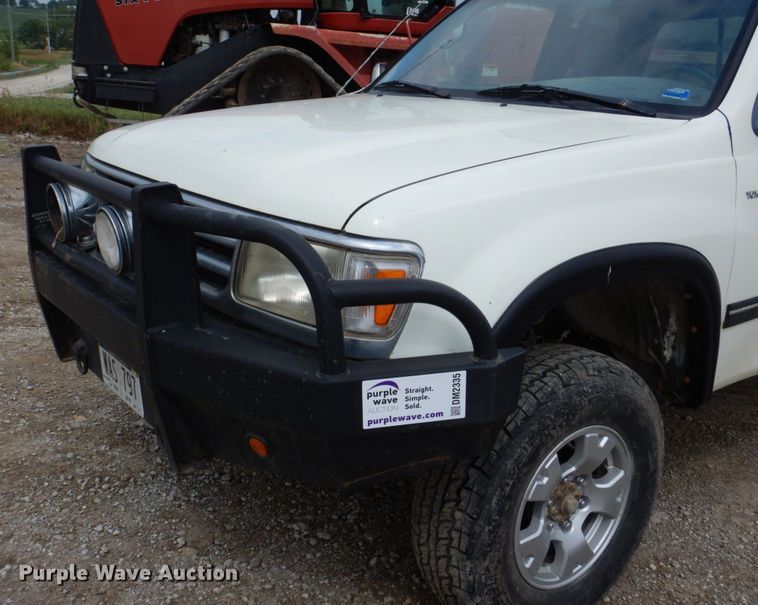 image for item DM2335 1996 Toyota T100  Ext. Cab pickup truck