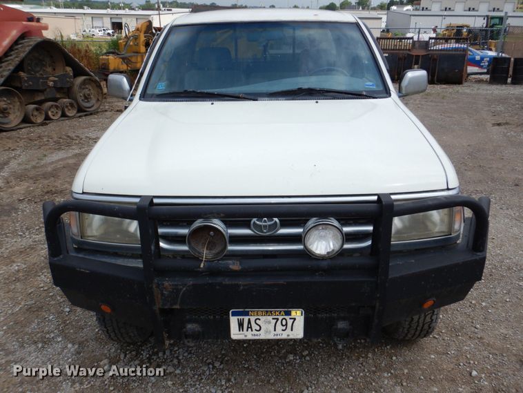 image for item DM2335 1996 Toyota T100  Ext. Cab pickup truck