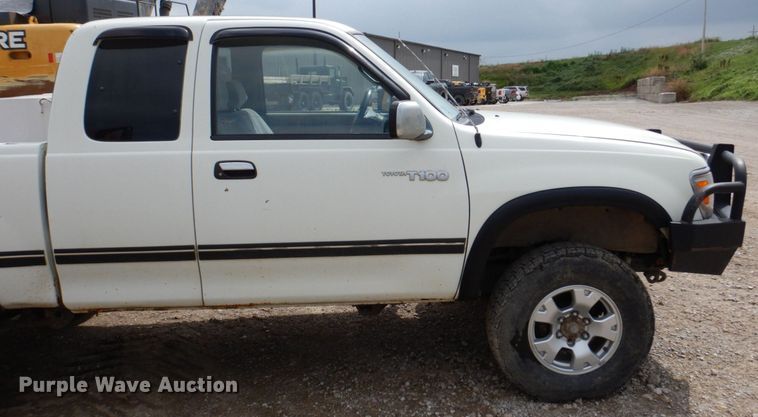 image for item DM2335 1996 Toyota T100  Ext. Cab pickup truck