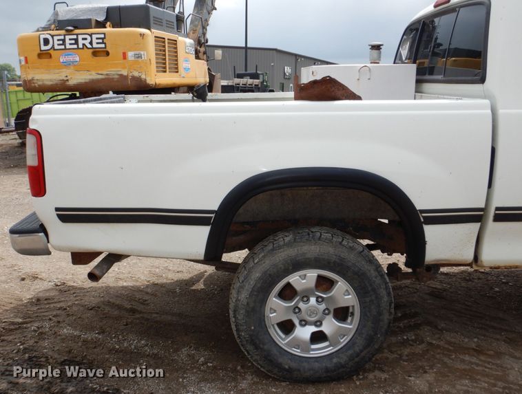 image for item DM2335 1996 Toyota T100  Ext. Cab pickup truck