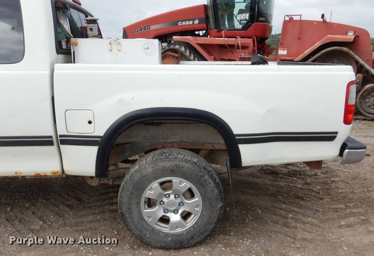 image for item DM2335 1996 Toyota T100  Ext. Cab pickup truck