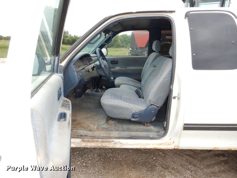 image for item DM2335 1996 Toyota T100  Ext. Cab pickup truck