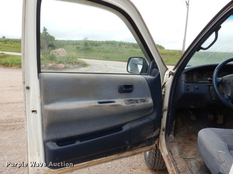 image for item DM2335 1996 Toyota T100  Ext. Cab pickup truck