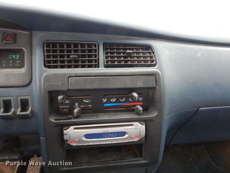 image for item DM2335 1996 Toyota T100  Ext. Cab pickup truck