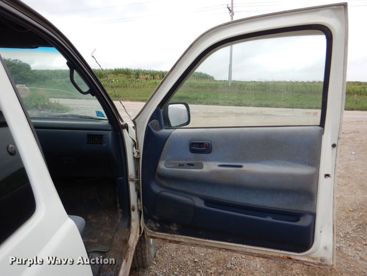 image for item DM2335 1996 Toyota T100  Ext. Cab pickup truck