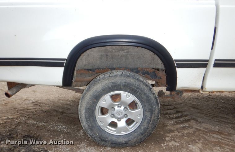 image for item DM2335 1996 Toyota T100  Ext. Cab pickup truck