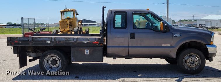 image for item DM2375 2003 Ford F450 Super Duty XLT  flatbed truck