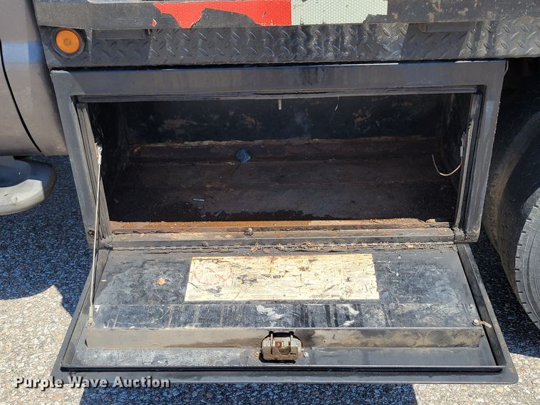 image for item DM2375 2003 Ford F450 Super Duty XLT  flatbed truck