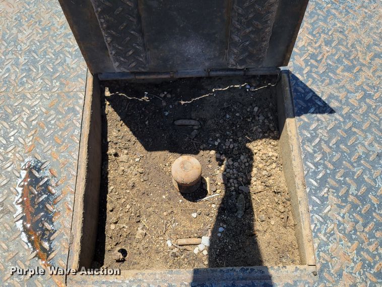 image for item DM2375 2003 Ford F450 Super Duty XLT  flatbed truck