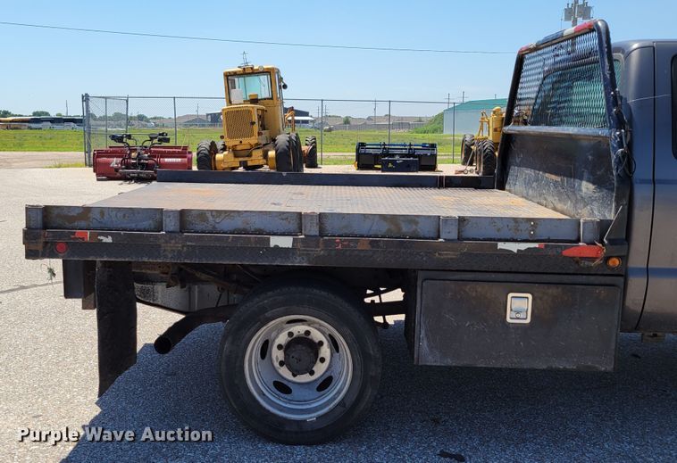 image for item DM2375 2003 Ford F450 Super Duty XLT  flatbed truck