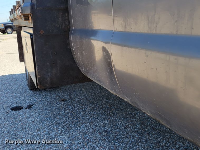 image for item DM2375 2003 Ford F450 Super Duty XLT  flatbed truck