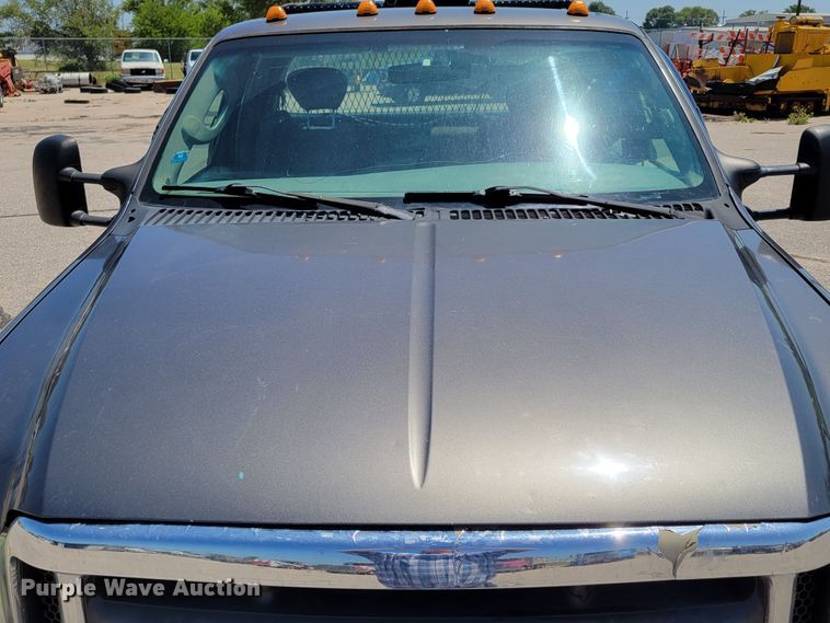 image for item DM2375 2003 Ford F450 Super Duty XLT  flatbed truck