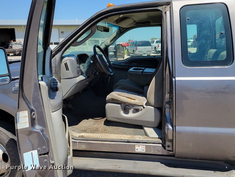 image for item DM2375 2003 Ford F450 Super Duty XLT  flatbed truck